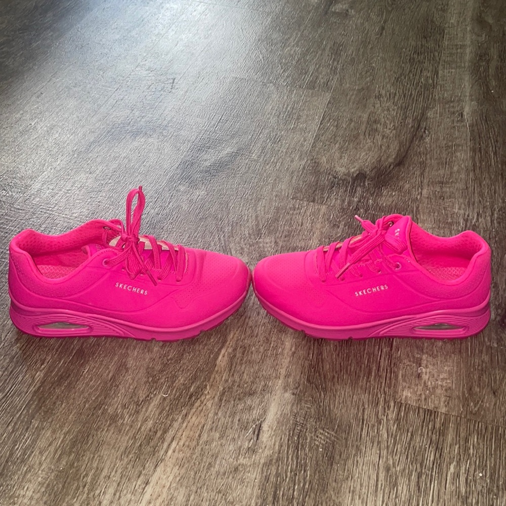 SKECHERS